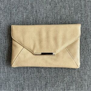 Style & Co. || beige animal embossed envelope clutch
